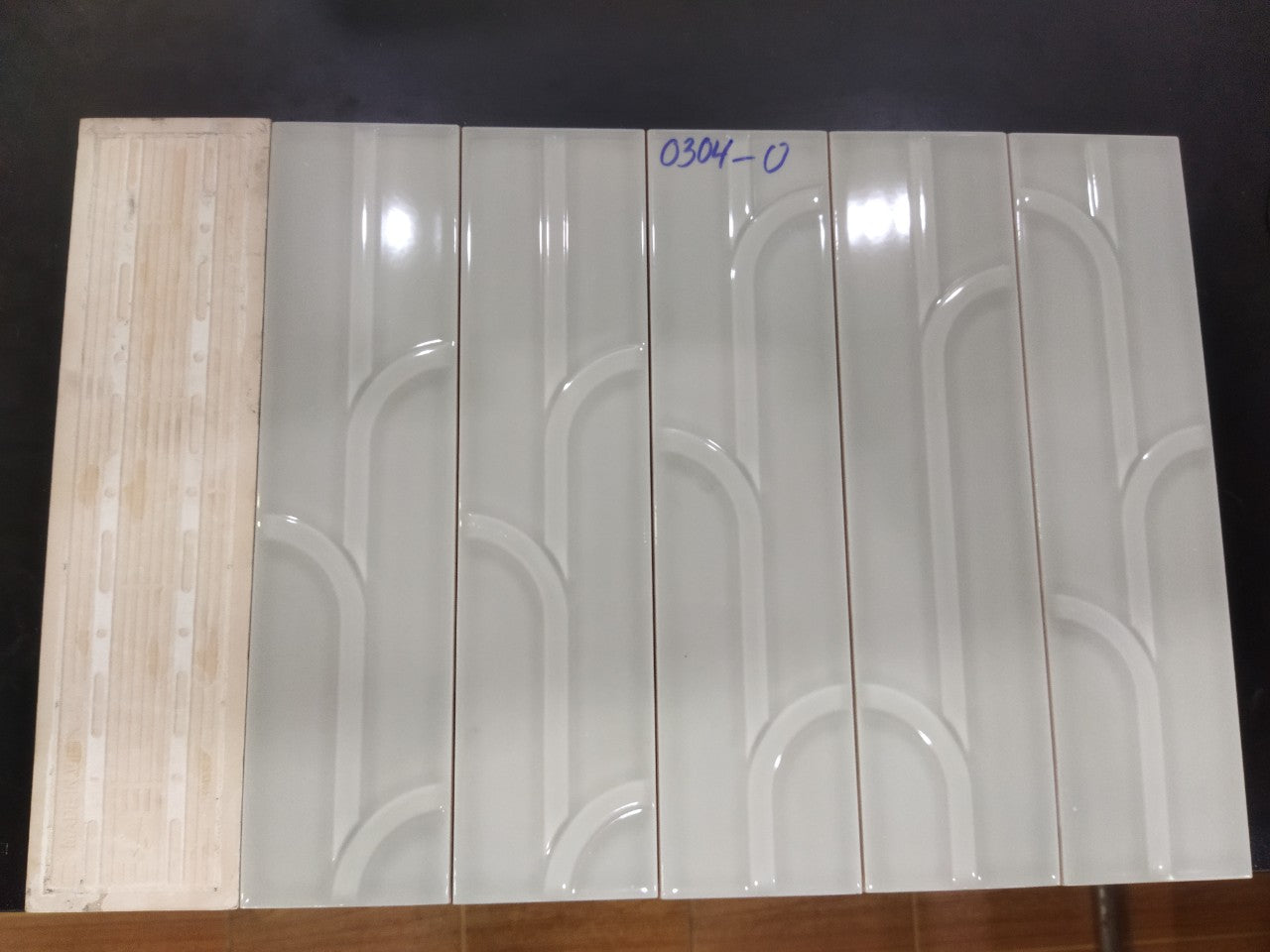 [0304-0] VN tile 75x300mm gray glossy pattern code 0304-0