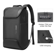 Ba lô màu đen có khóa TSA ẩn, cổng sạc USB và dây đeo vai điều chỉnh được.
