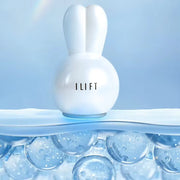 Chai hình thỏ trắng trên nền xanh, chữ "LIFT" trên thân, phía dưới là bong bóng nước.
