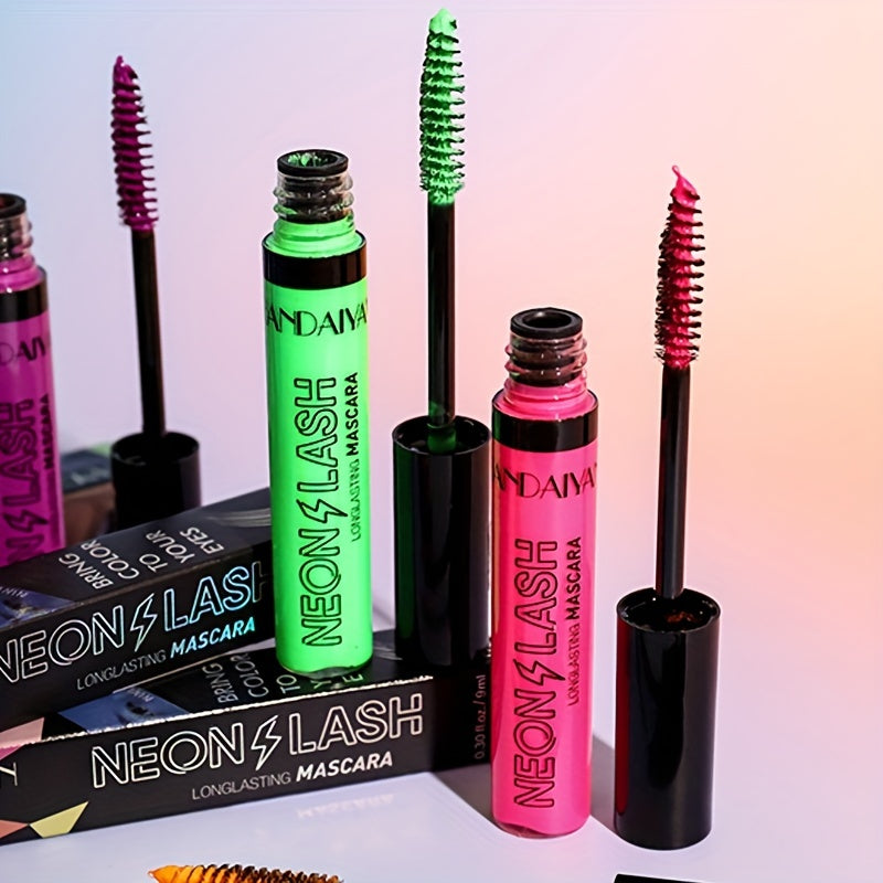 Mascara neon xanh lá và hồng, cọ màu xanh và đỏ, trên nền sáng pastel.