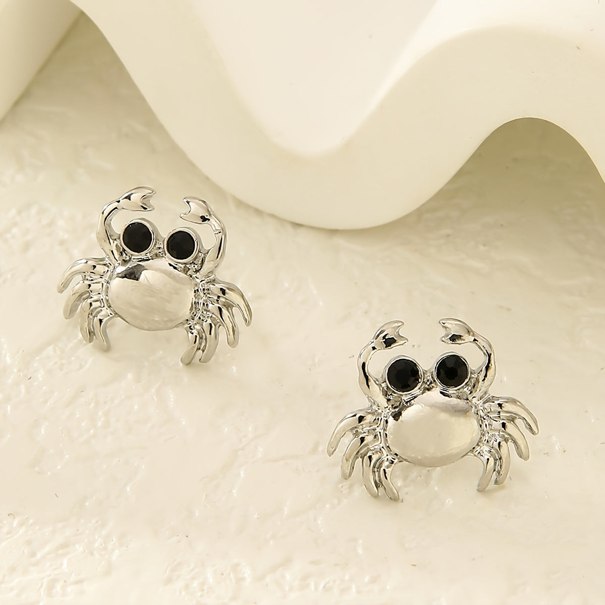 Delicate Small Crab Earrings: Simple &amp; Trendy Style