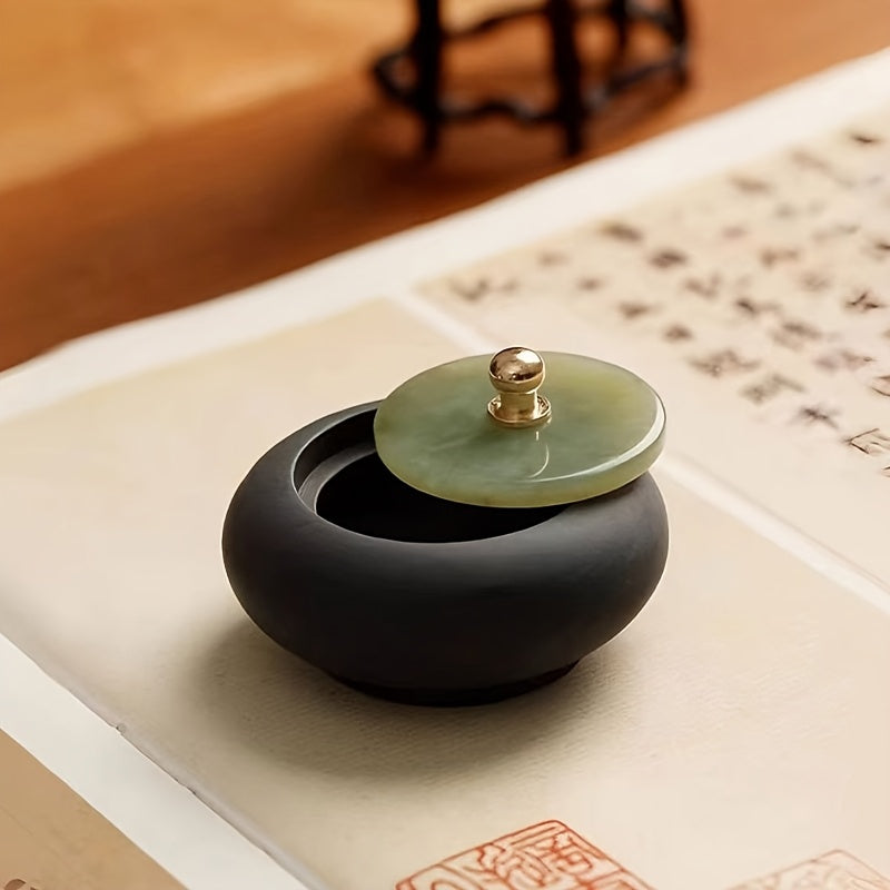 Mini inkstone in hand. Chinese calligraphy ink pool and ink cartridge with lid. Luowen inkstone is convenient to carry. (Note that each natural stone lid has different colors and textures.)