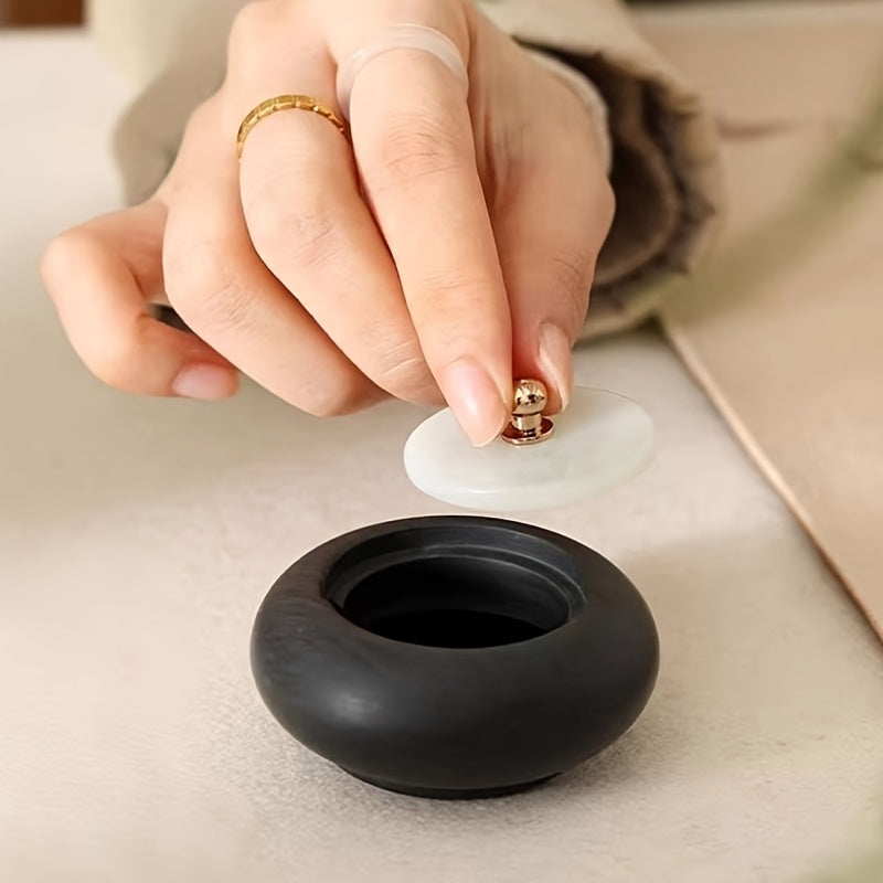 Mini inkstone in hand. Chinese calligraphy ink pool and ink cartridge with lid. Luowen inkstone is convenient to carry. (Note that each natural stone lid has different colors and textures.)