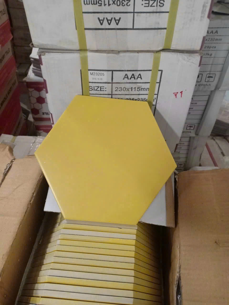 Yellow hexagon tile 200x230 FL 205