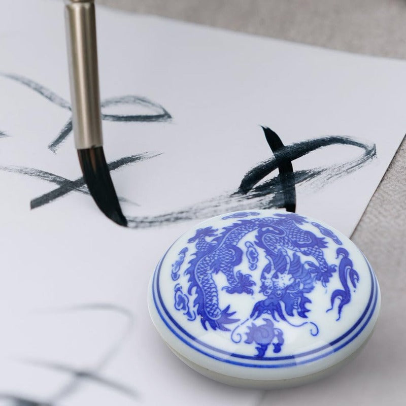 兩件式中國書法印章套裝，含紅色印泥和藍白瓷盒 - 傳統亞洲藝術硯台，用於印章、姓名印章、繪畫用品，2.56英寸小巧便攜印章，適用於書法、藝術、文檔