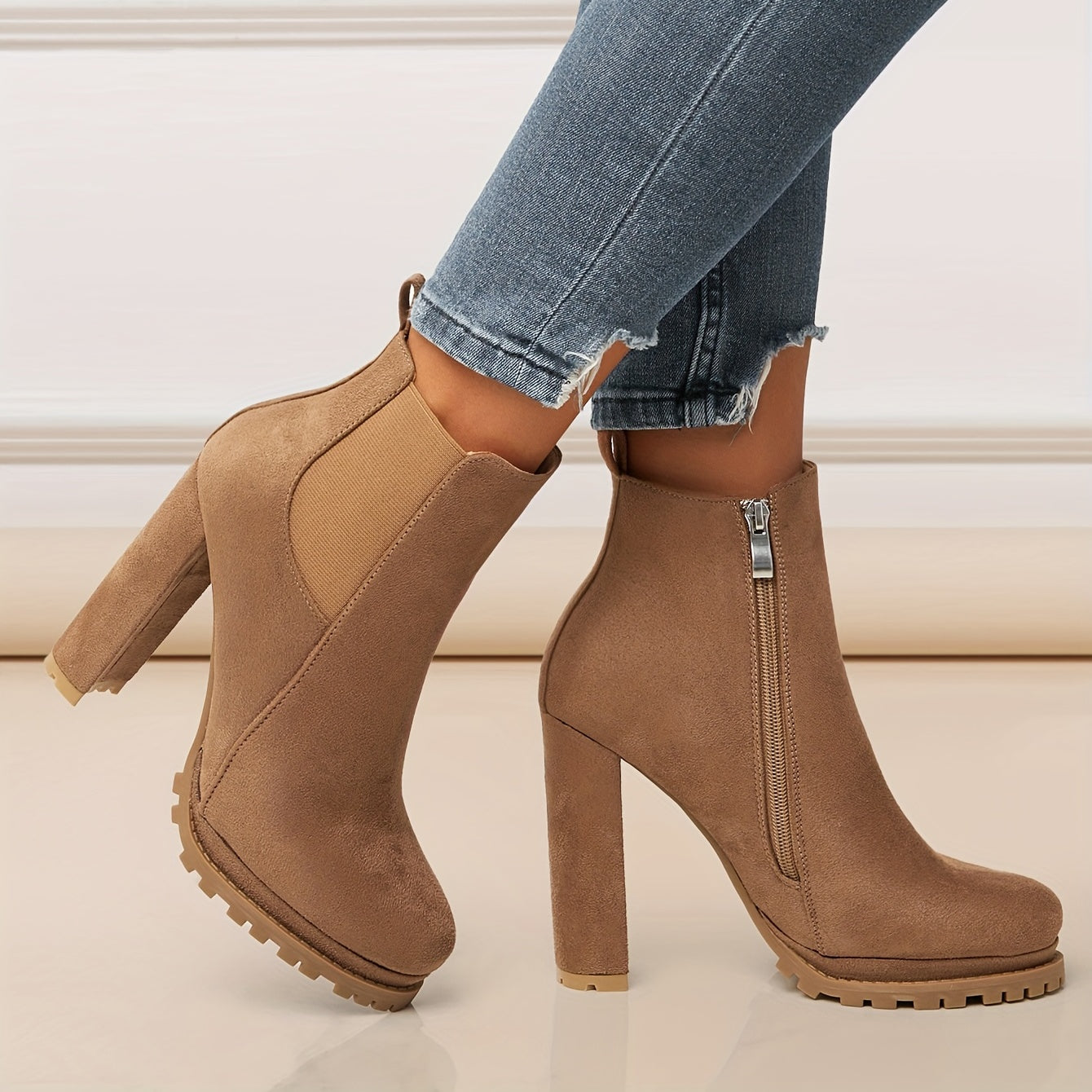 Giày Bốt Cổ Ngắn Nữ - Gót Vuông, Mũi Nhọn Sành Điệu