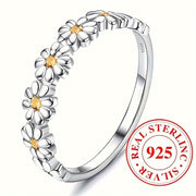 Sparkling Silver Daisy Ring - Exquisite Women's Jewelry