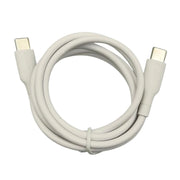 Cáp sạc USB-C trắng cuộn tròn, hai đầu cắm USB-C màu bạc.