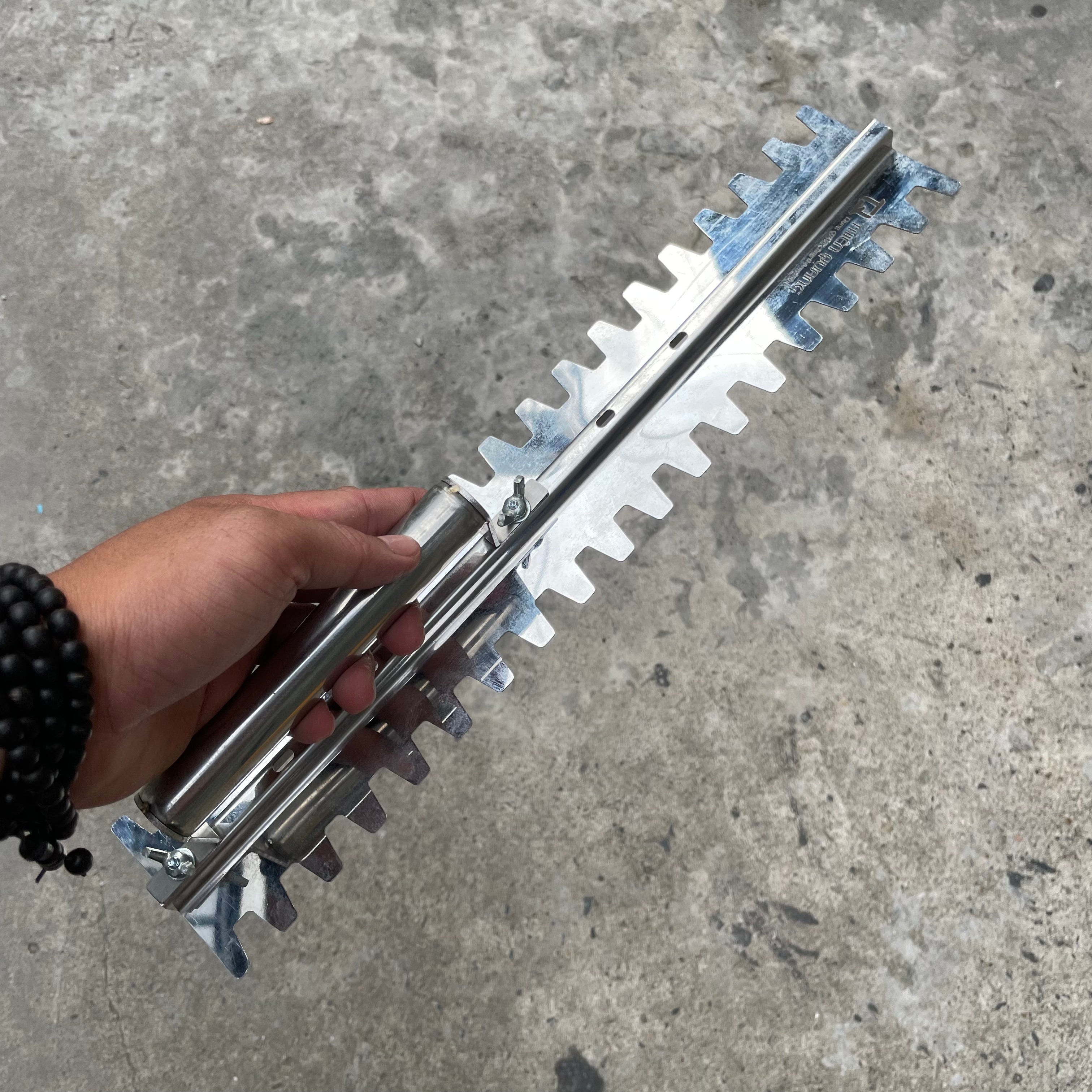 Sawtooth trowel 
