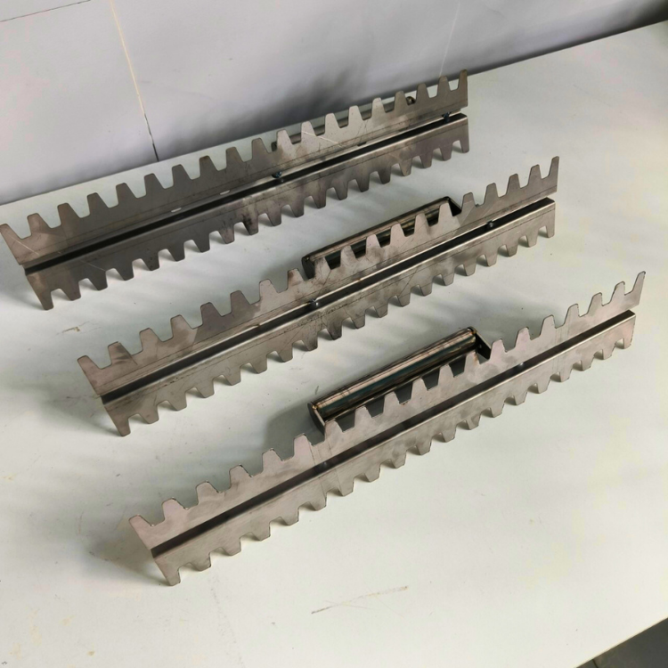 Serrated trowel for wall and floor tiles 