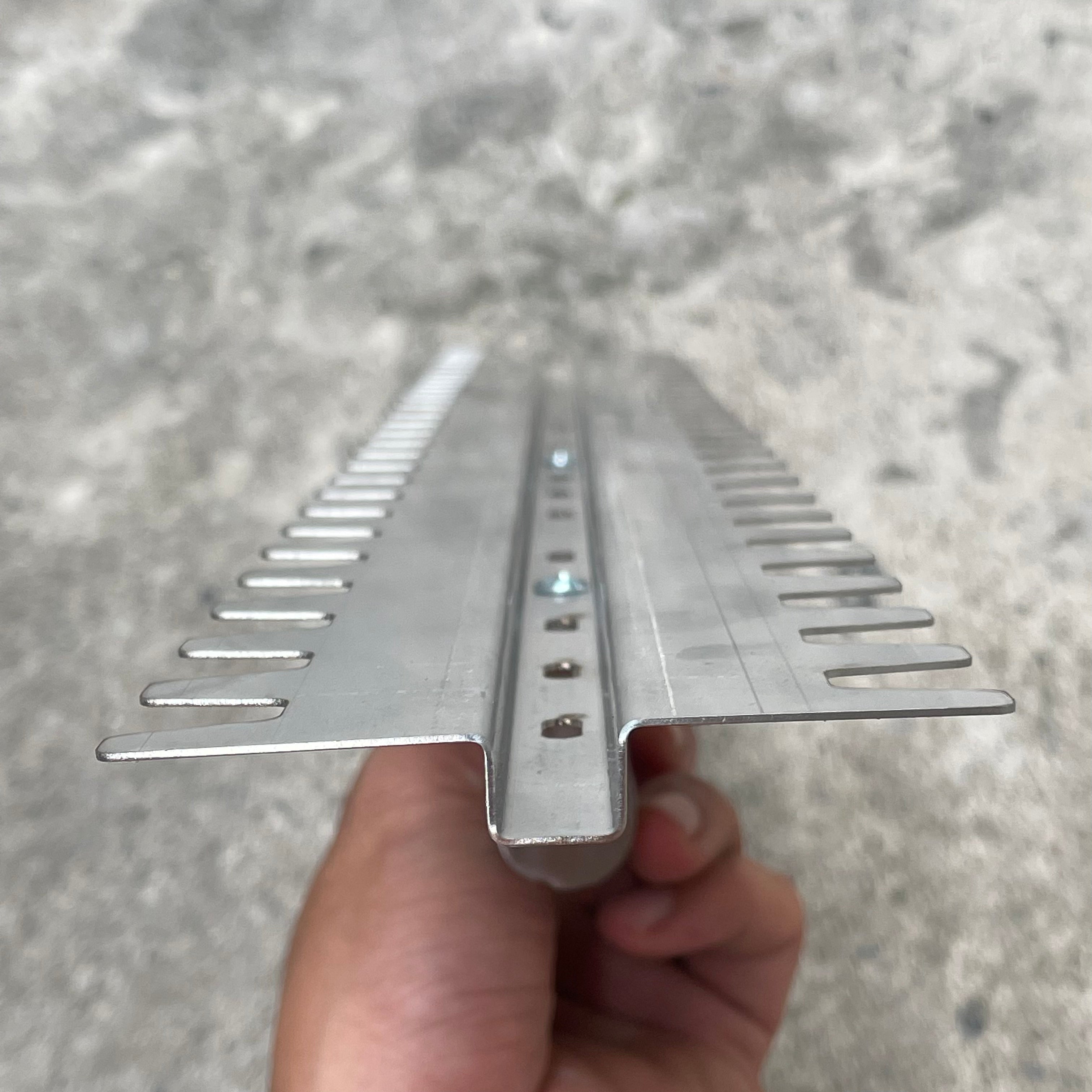 Sawtooth trowel 