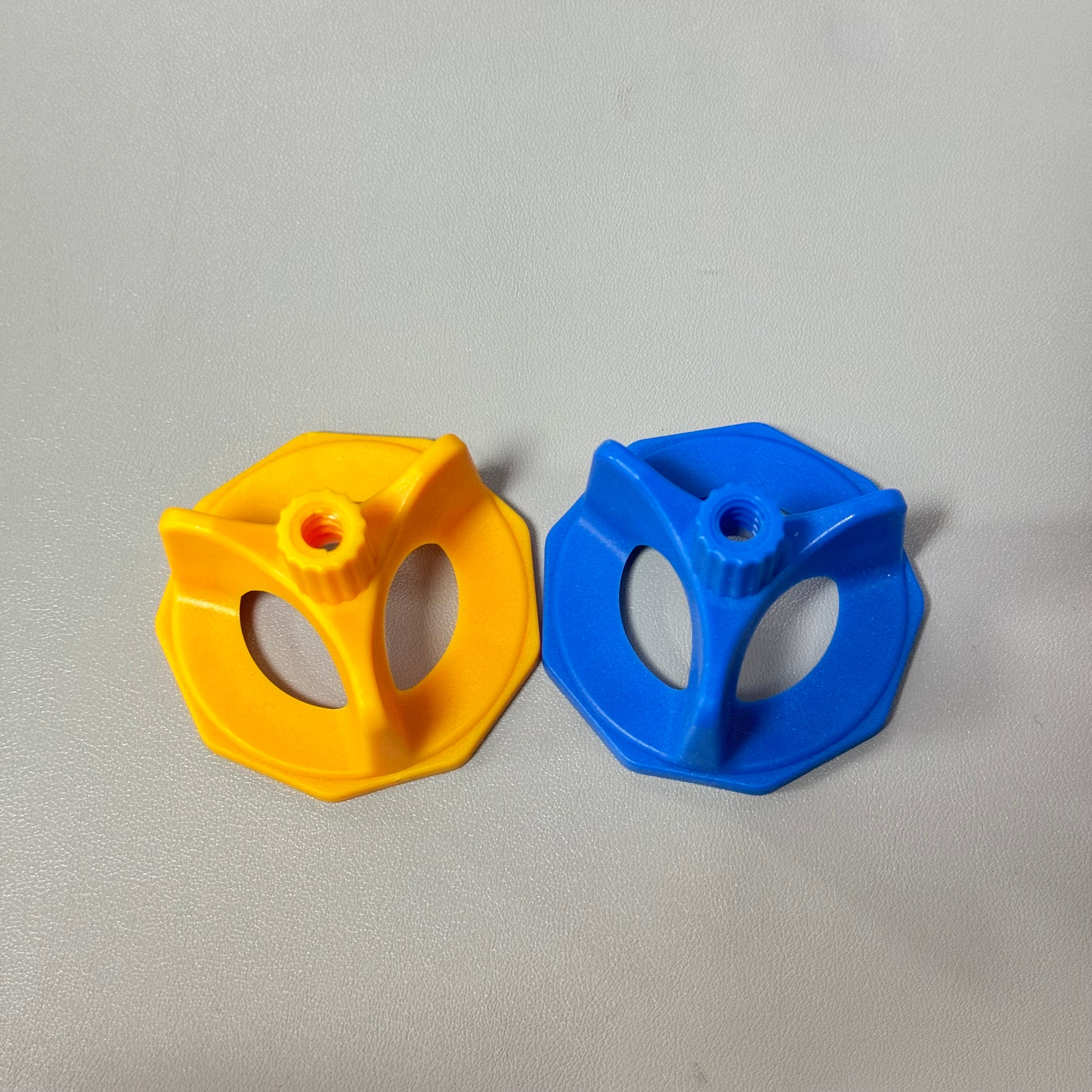 100 Pieces Ceramic Tile Accessories, Spacers and Clamps, Reusable Tile Leveling System 