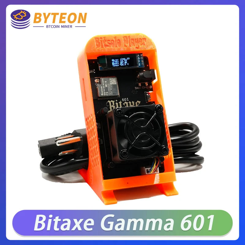 Máy đào Bitcoin màu cam với quạt tản nhiệt và màn hình hiển thị nhỏ, có dây cáp kèm theo.