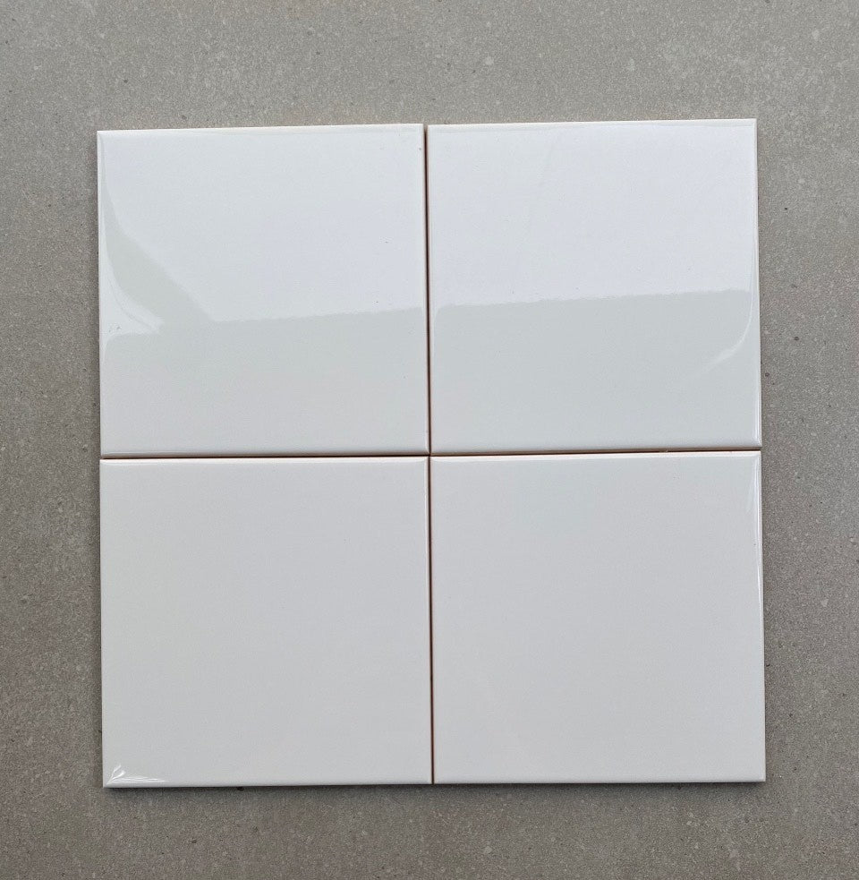 Flat glossy white tile 150x150mm code STA150150