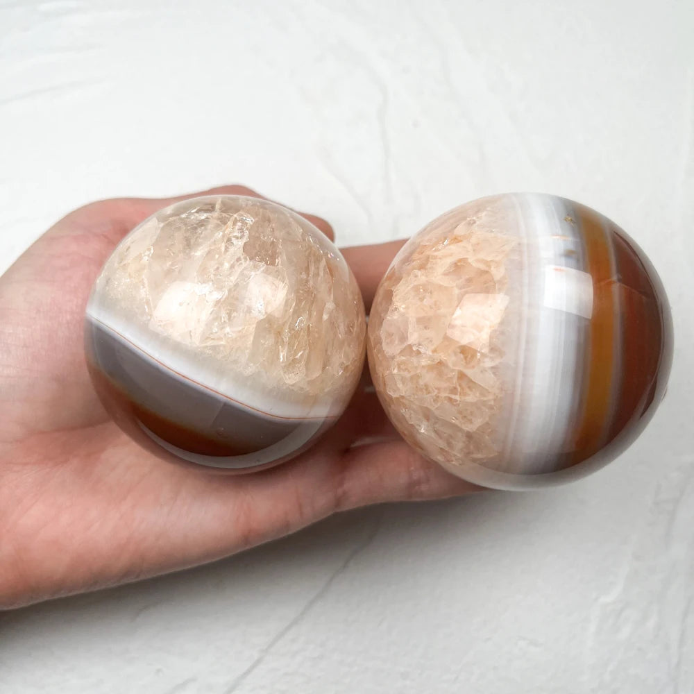 Wholesale Natural Red Onyx Agate Feng Shui Crystal Energy Stone Crystal Craft for Healing and Meditation