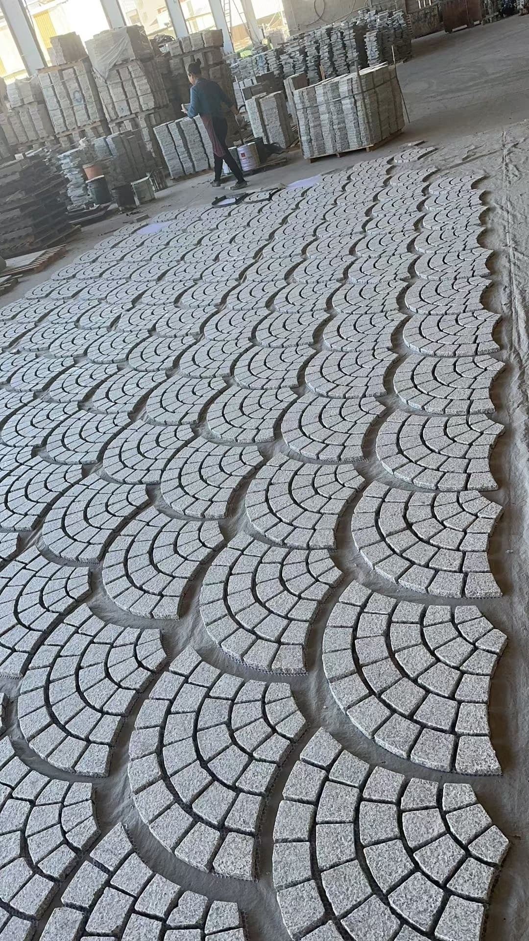 Professional Custom Light Grey Fan Shape Granite Slabs 