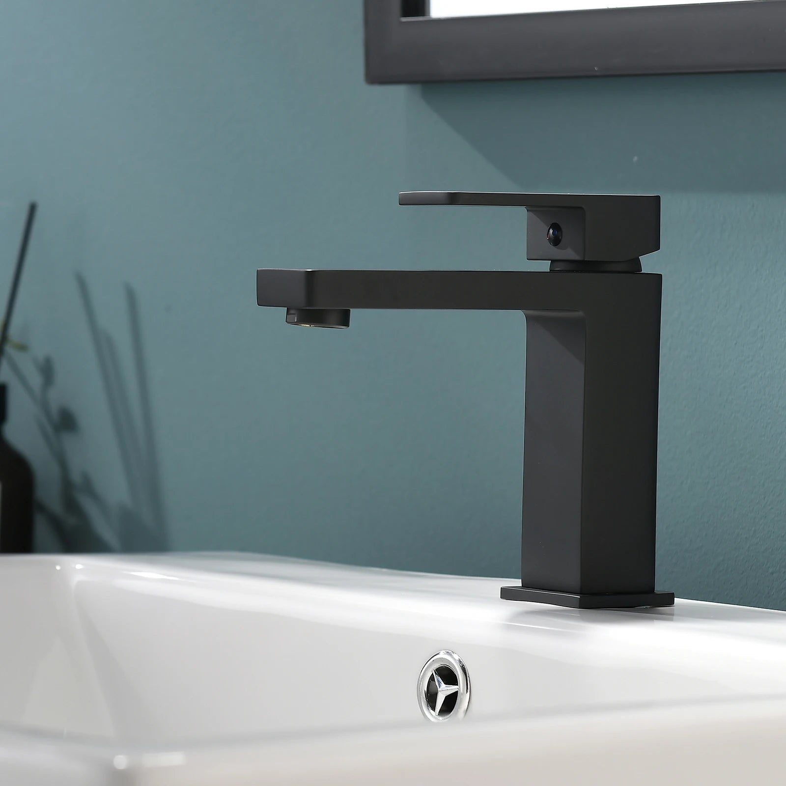 New Design Brass Luxury Bathroom Cold and Hot Single Hole Black Golden Tall Basin Faucet - Daisan Mart