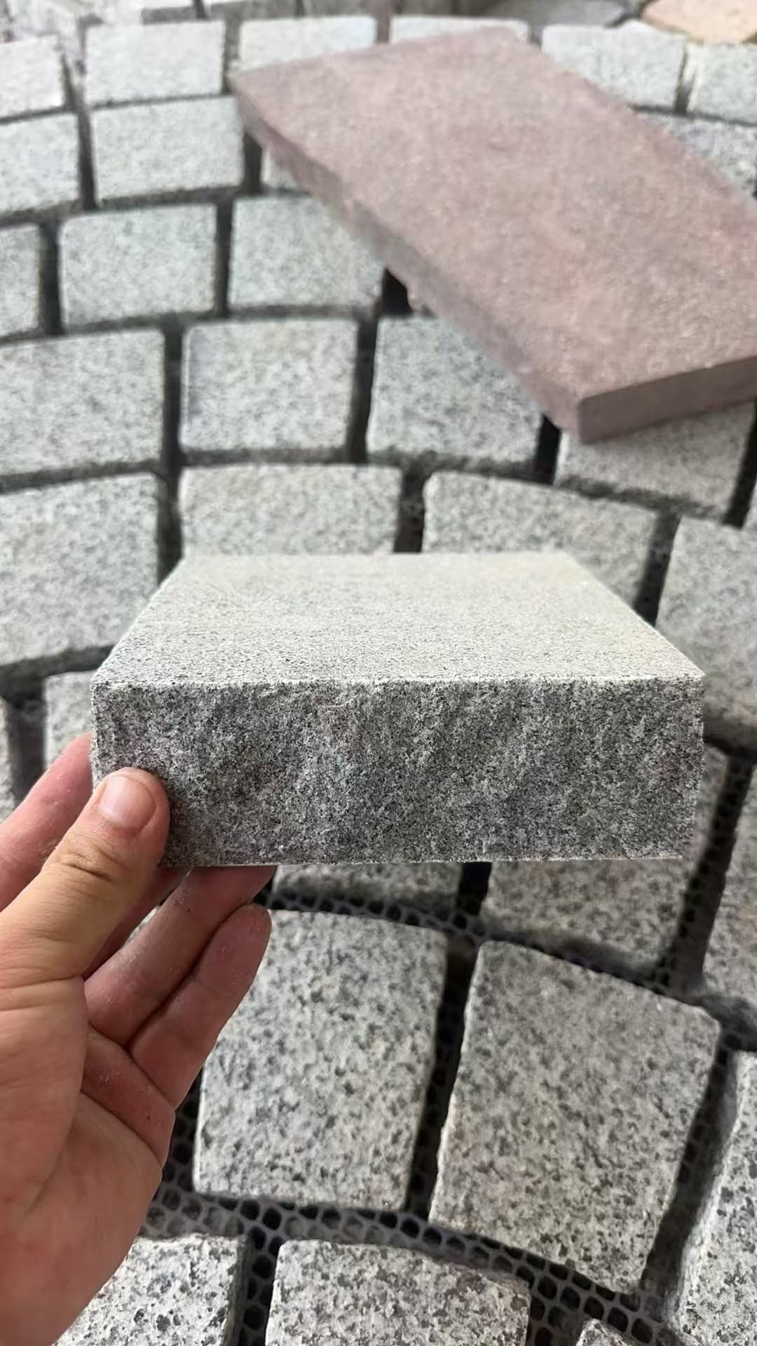 Durable round granite paving stones 