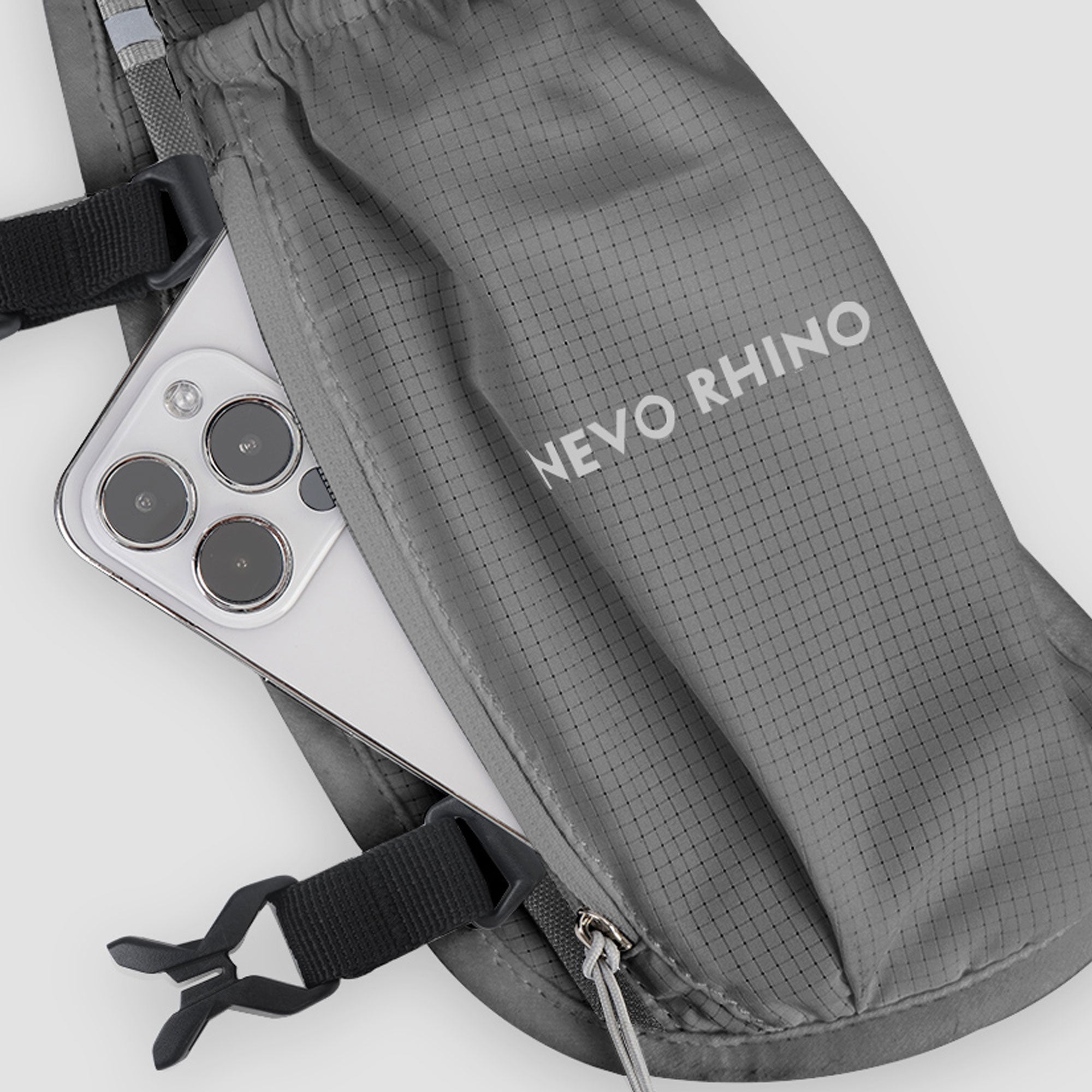 Lightweight insulated nylon running vest, compatible with 1.5L hydration bladder, for cycling and outdoor backpacking adventures 