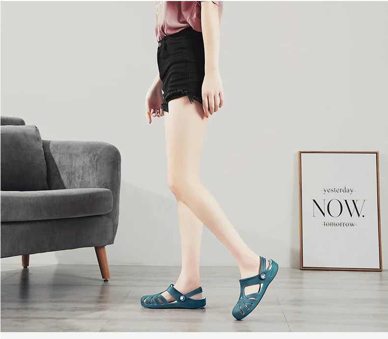 Dép Sandal Nữ Mùa Hè Thoải Mái Màu Kẹo PVC Bãi Biển