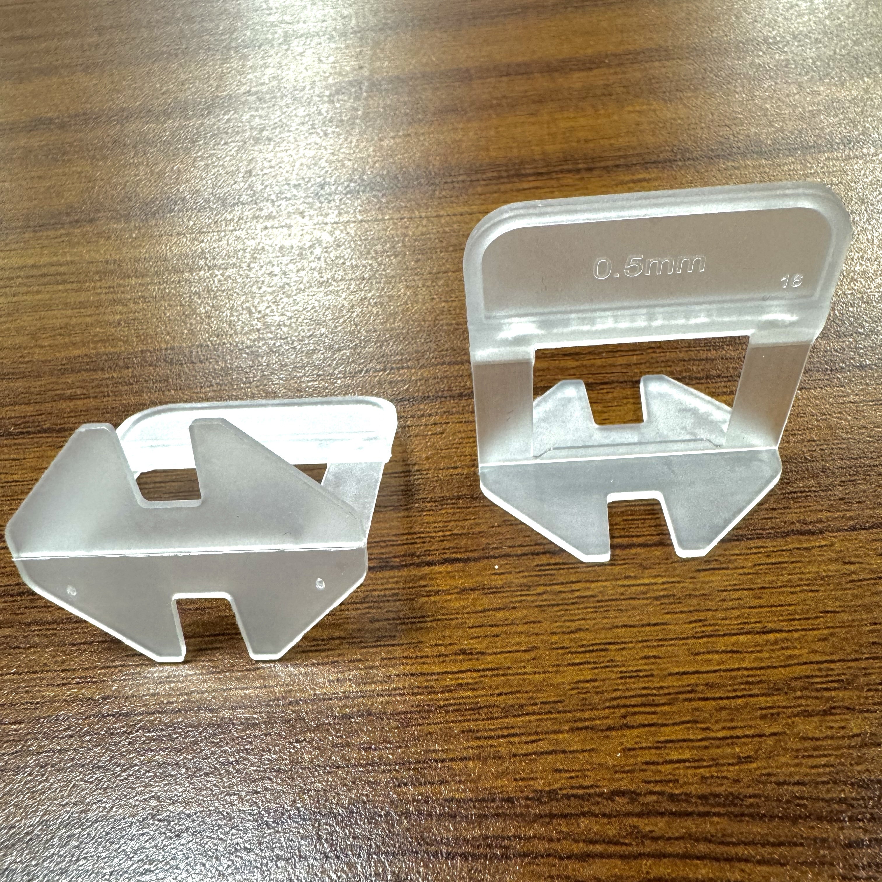 Tile leveling system and accessories, clamps and 0.5mm plastic positioning bars are easy to use 