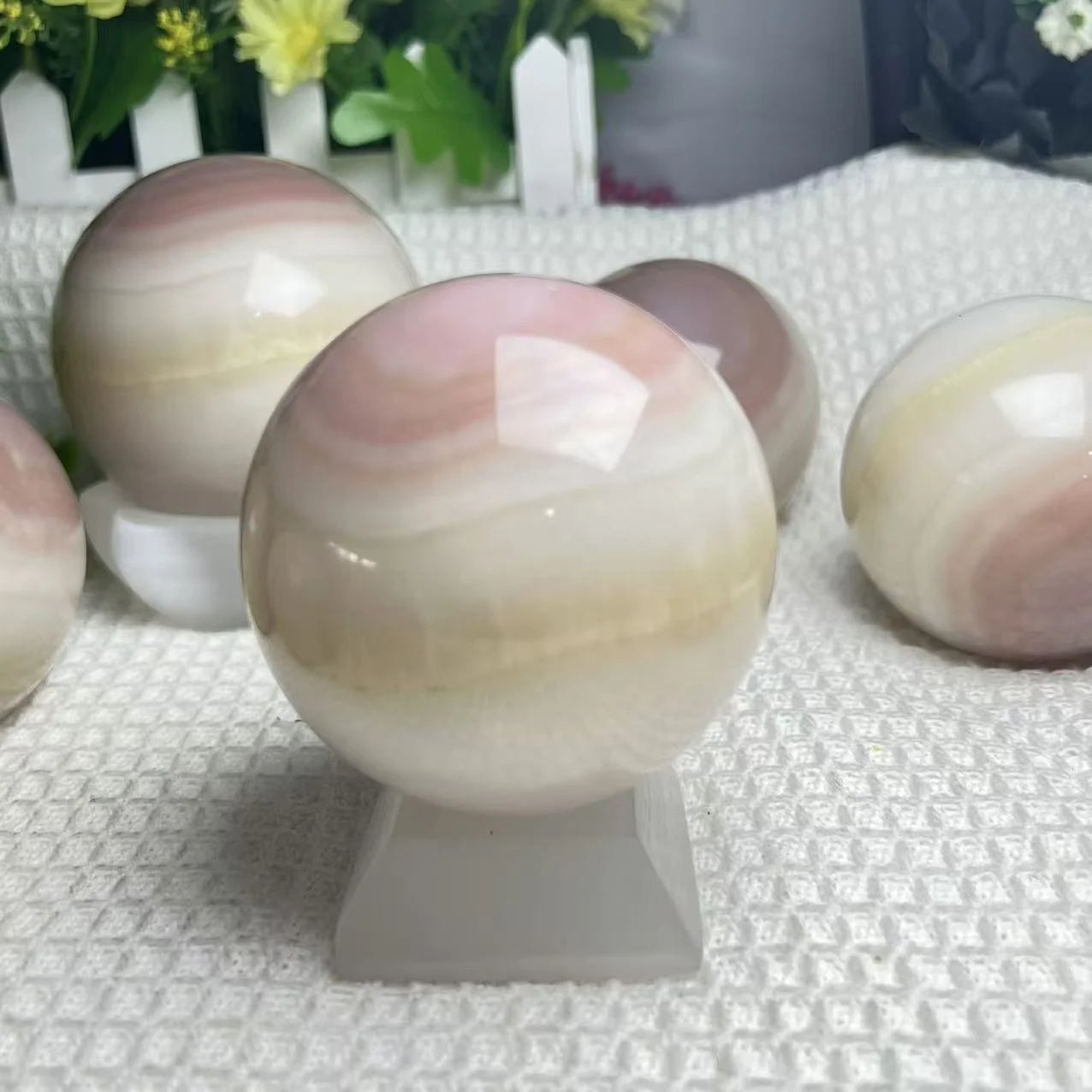 High Quality Natural Pink Onyx Agate Ball Polished Crystal Spheres Healing Feng Shui Home Decor Gift for Friends