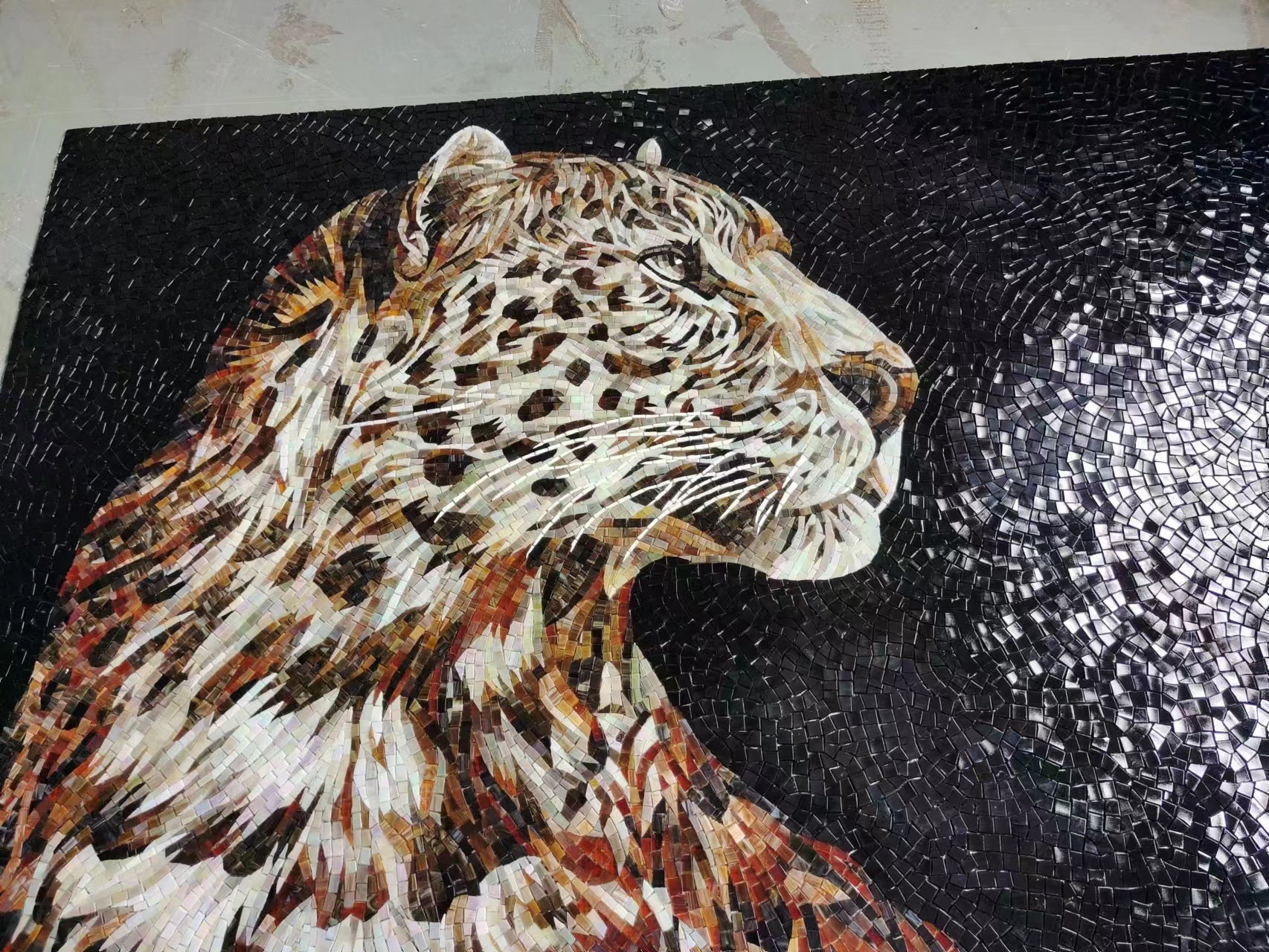Modern leopard pattern glass mosaic made to order