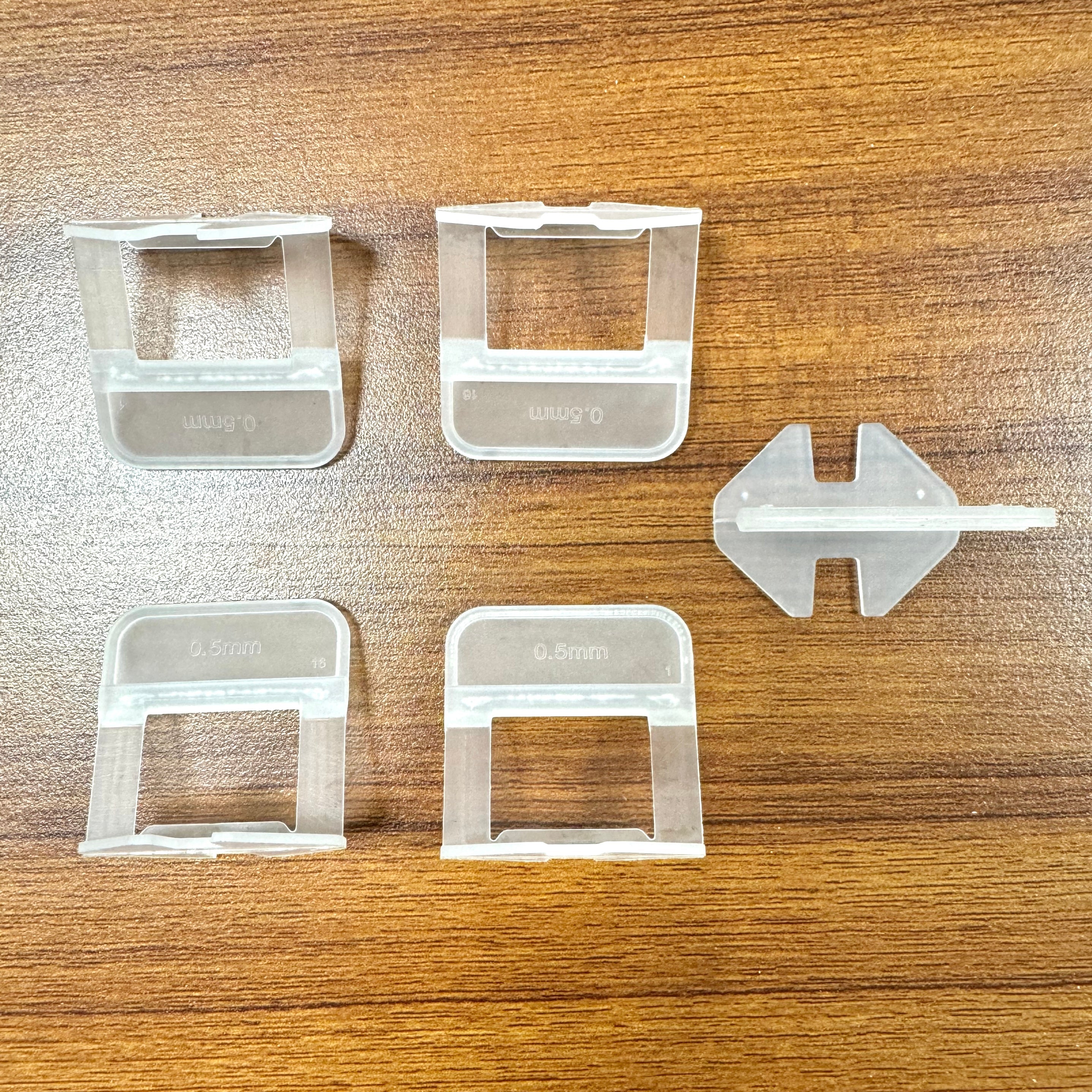 Flat Lift Lock Plastic Tiles 