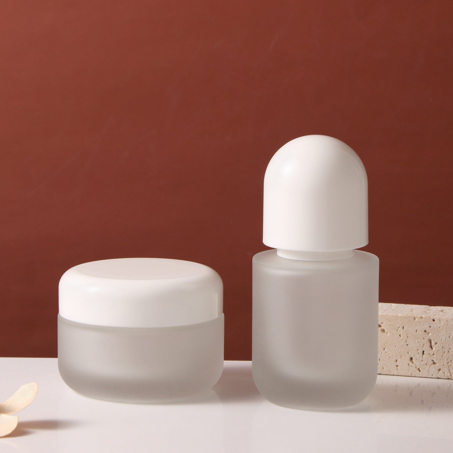 Slim cosmetic glass bottle, thick bottom, transparent, with pump, used for Serum Lotion Cream 