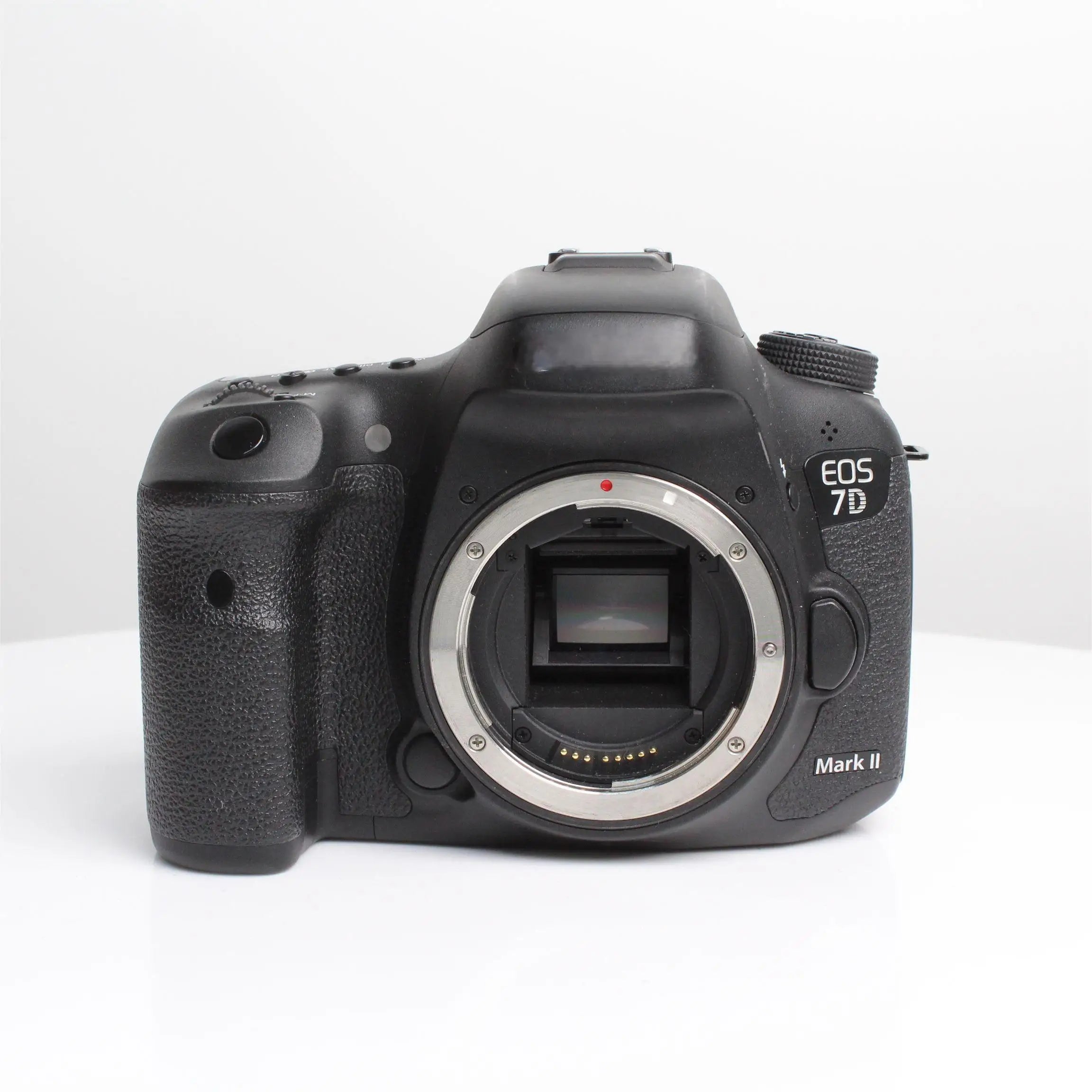 Professional DSLR 7D Mark II camera with lens