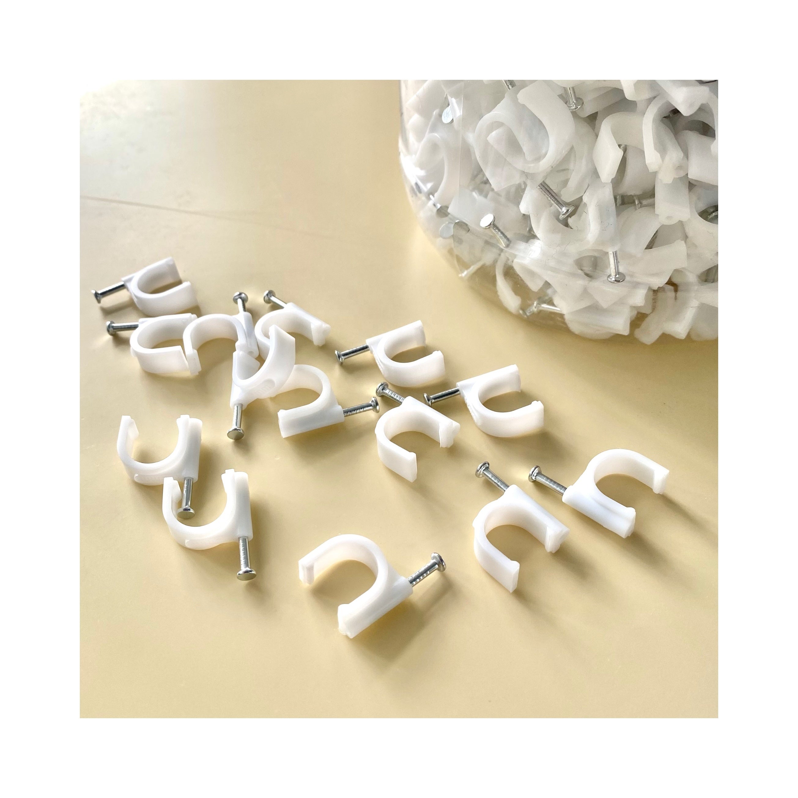 Wholesale price of high quality mobile plastic cable clamps 
