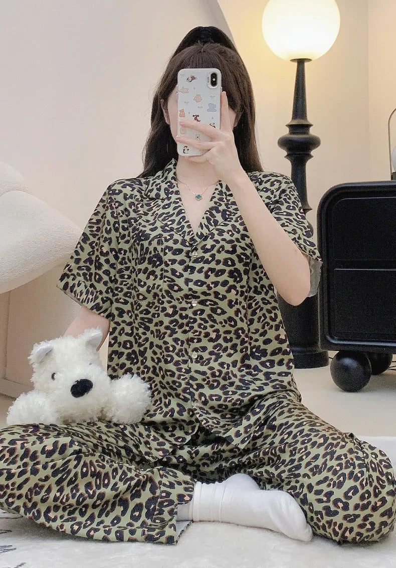 SAMWESTART Women's Pajamas Set Cool Silk High Quality Newspaper Print