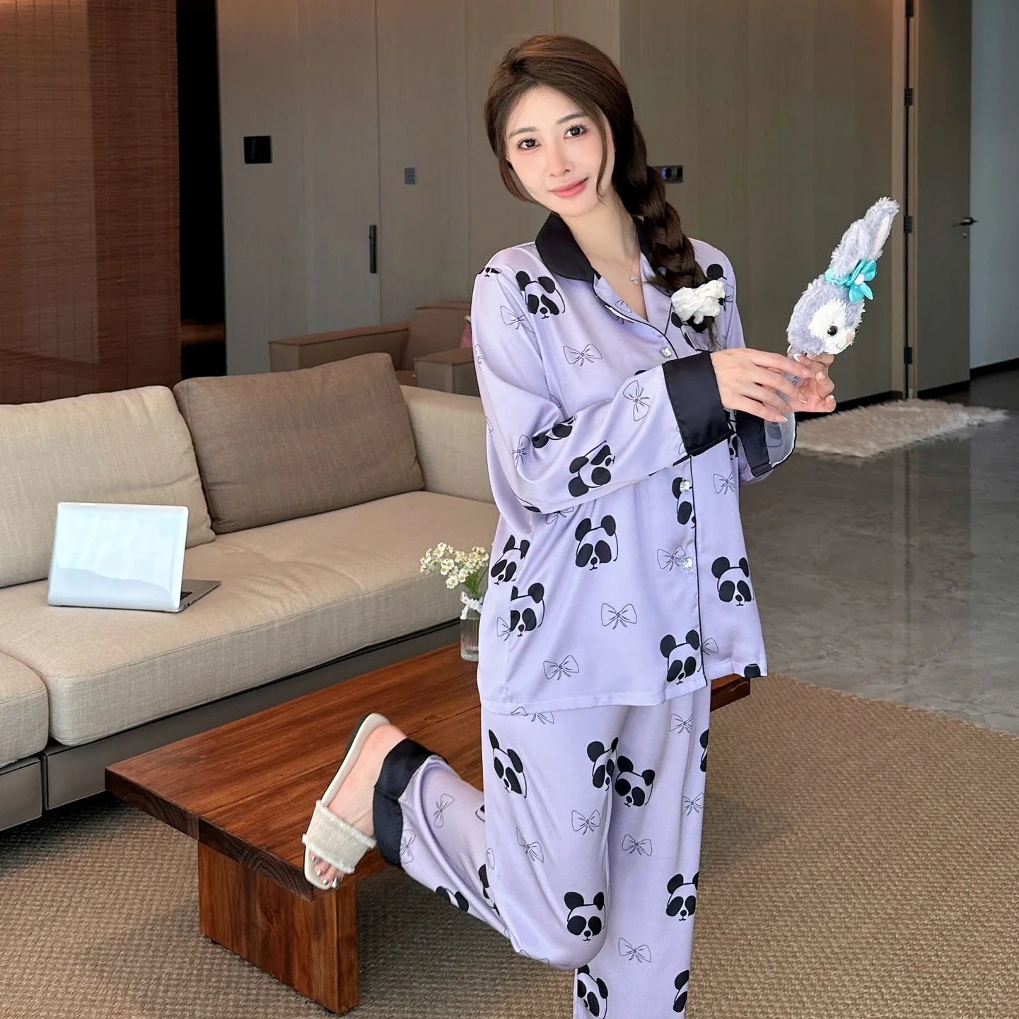 Bộ Đồ Ngủ Nữ Thu 2024: Lụa Băng Gấu Tím Dễ Thương