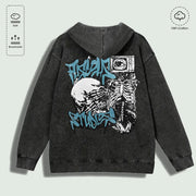 Áo hoodie đen, in hình xương sọ trắng, chữ graffiti xanh. Chất liệu 100% cotton.