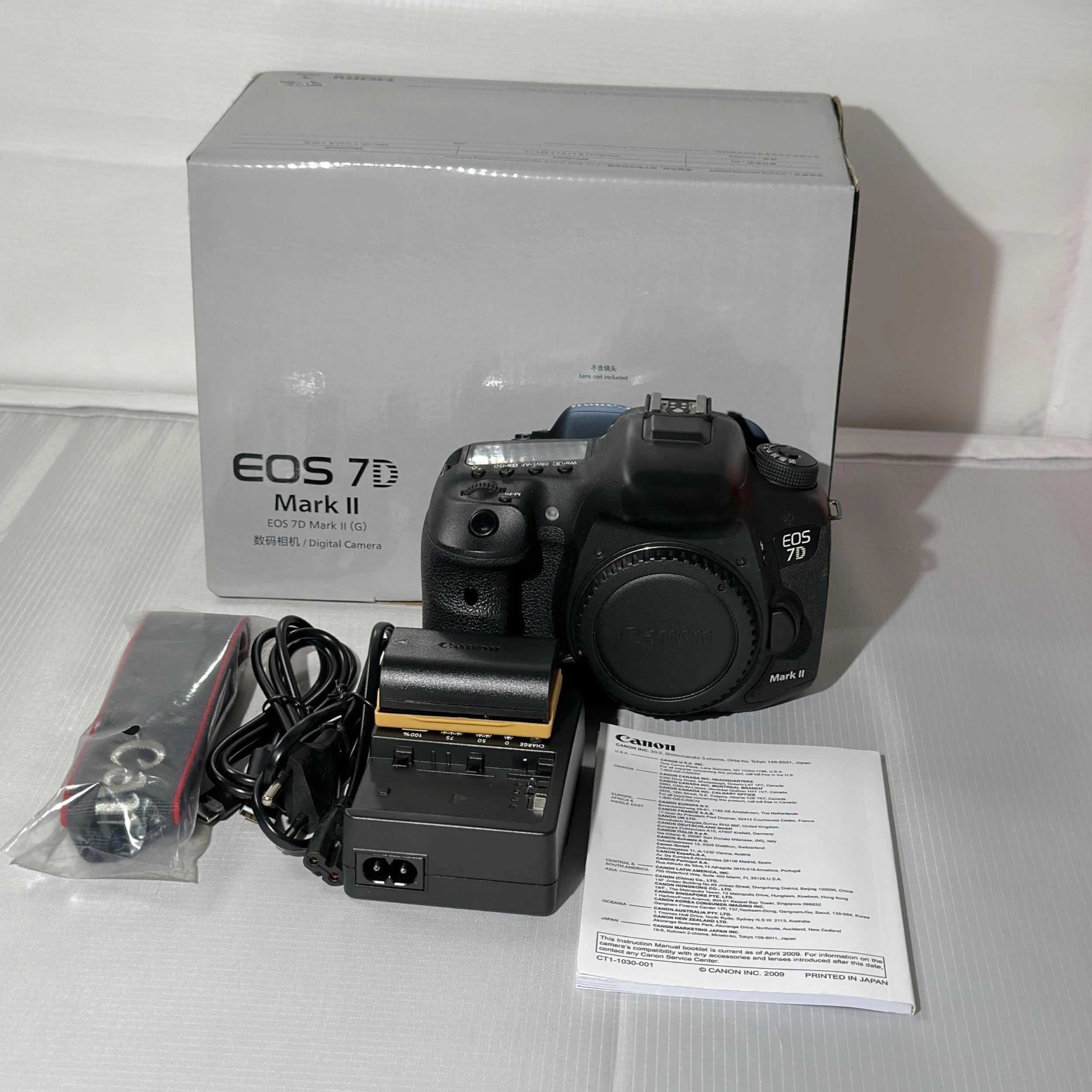 Professional DSLR 7D Mark II camera with lens