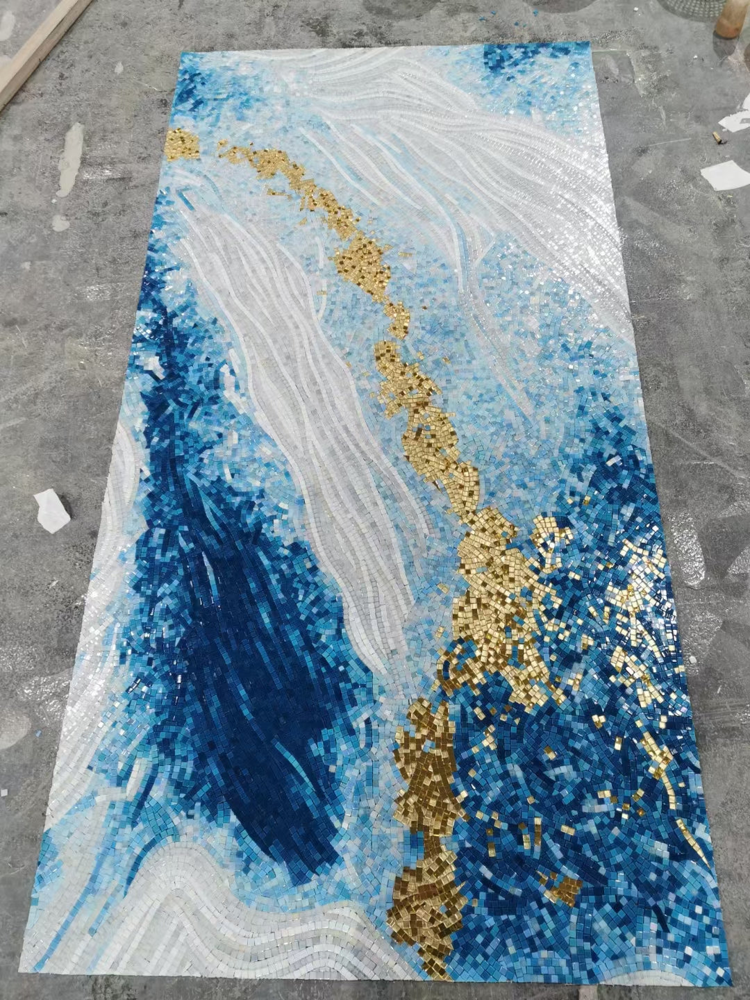 Crystal glass mosaic painting with blue river goldfish motif for beautiful decoration 