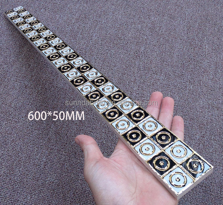 Ốp tường gạch men gốm 30cm, viền vàng