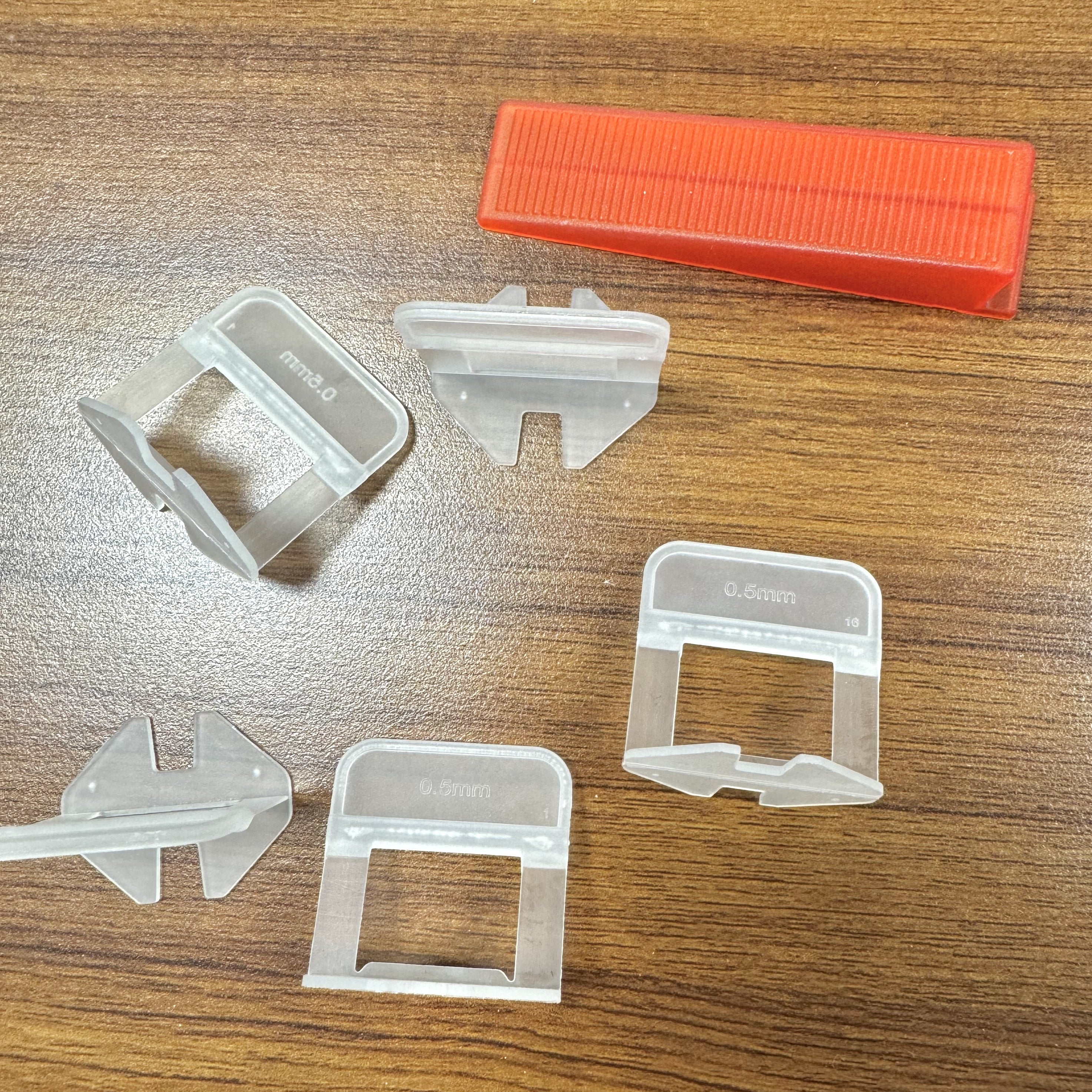 Tile leveling system and accessories, clamps and 0.5mm plastic positioning bars are easy to use 