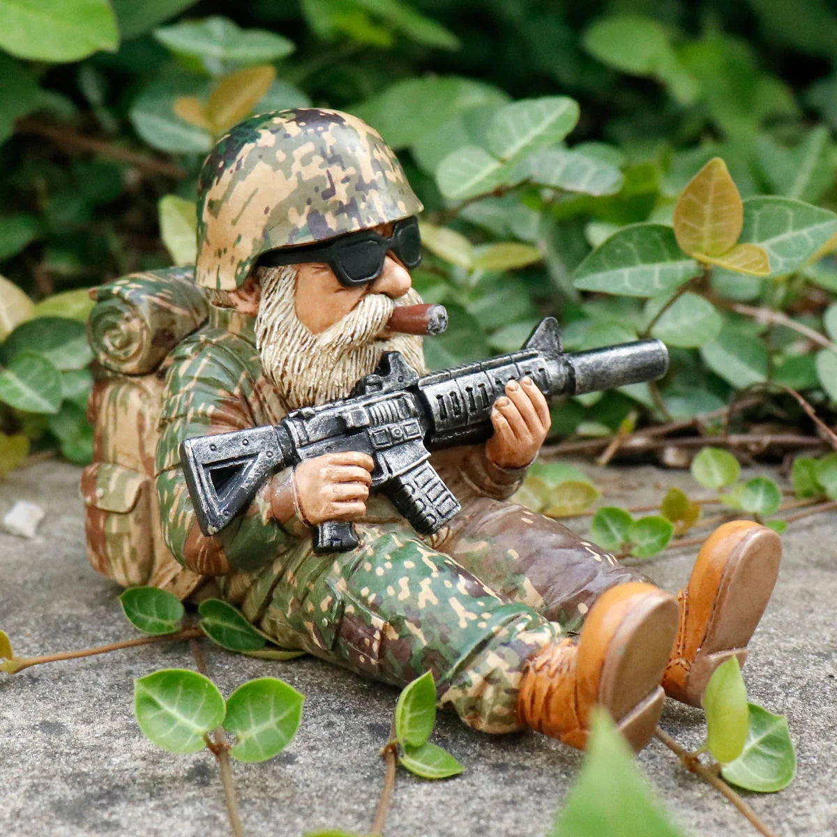 Military-Themed Resin Gnome Figurine Camouflage Soldier Statue for Home & Garden Miniatures Christmas Art Decorative Display