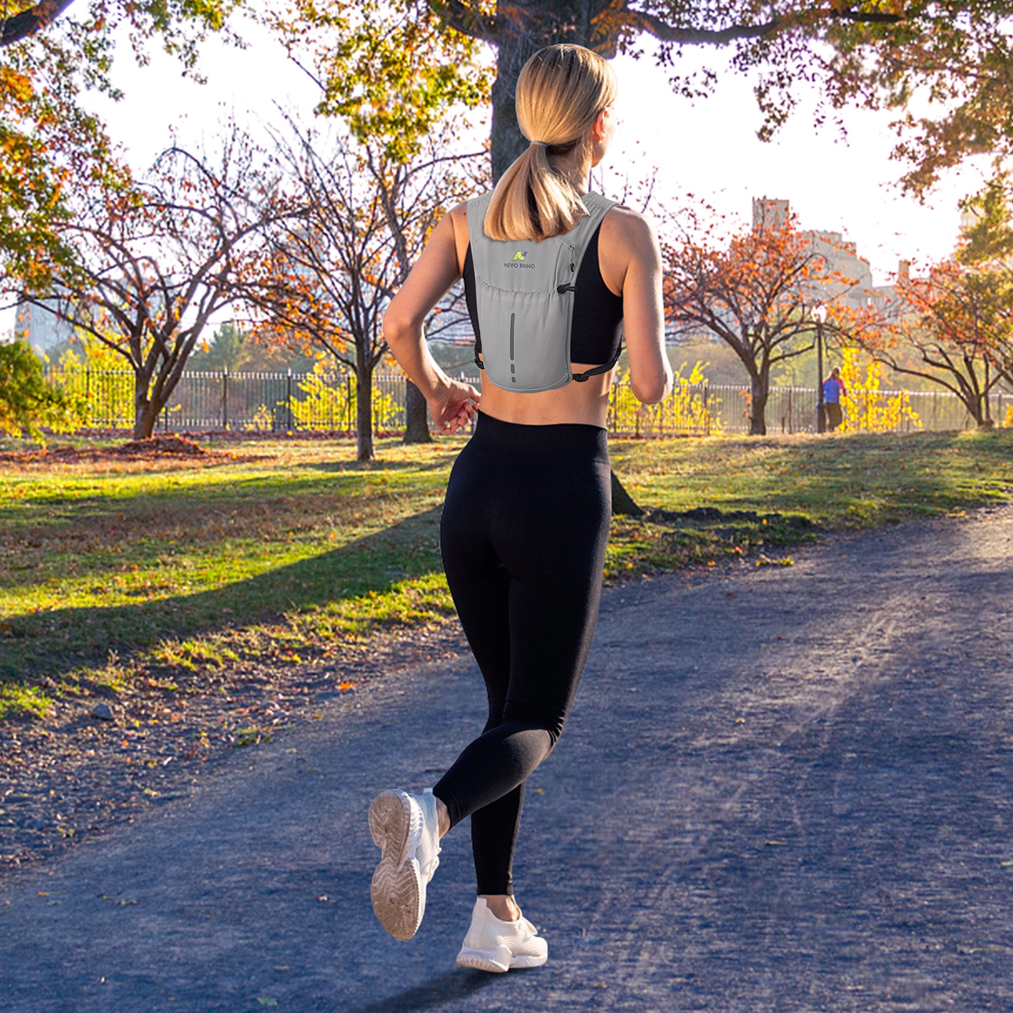 Lightweight insulated nylon running vest, compatible with 1.5L hydration bladder, for cycling and outdoor backpacking adventures 