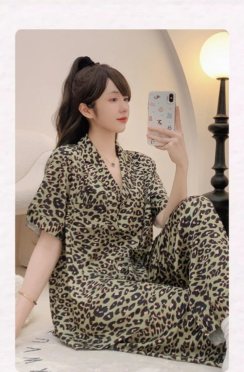 SAMWESTART Women's Pajamas Set Cool Silk High Quality Newspaper Print