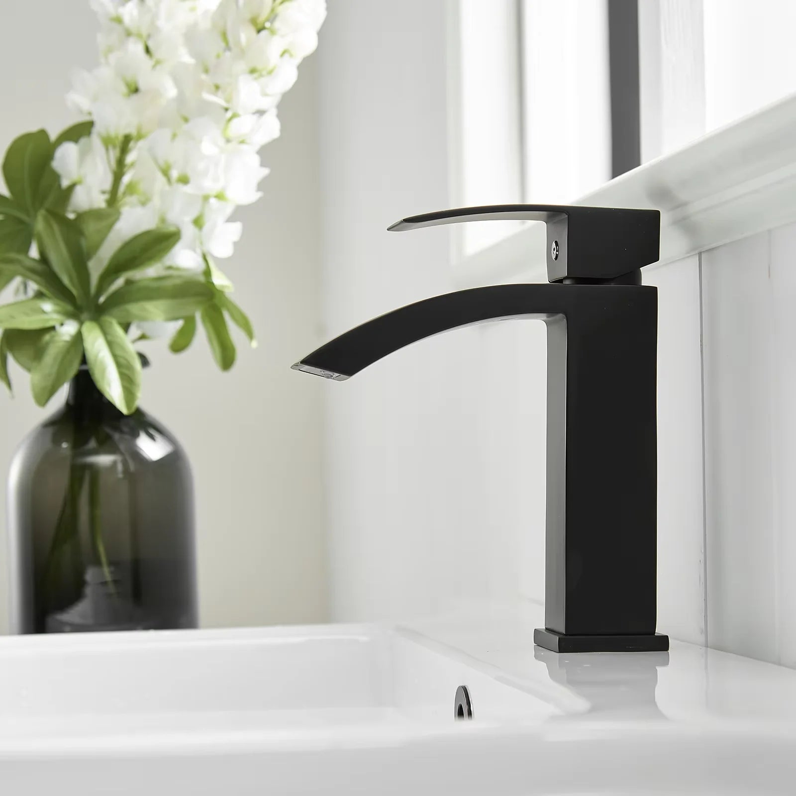 Bathroom Water Tap Bathroom Basin Faucets Black Single Handle Brass Stainless Steel Carton Box Modern Contemporary Basin Faucets - Daisan Mart