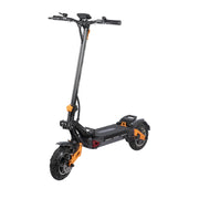 Xe scooter điện màu đen cam, bánh lớn, tay lái cao, khung chắc chắn.