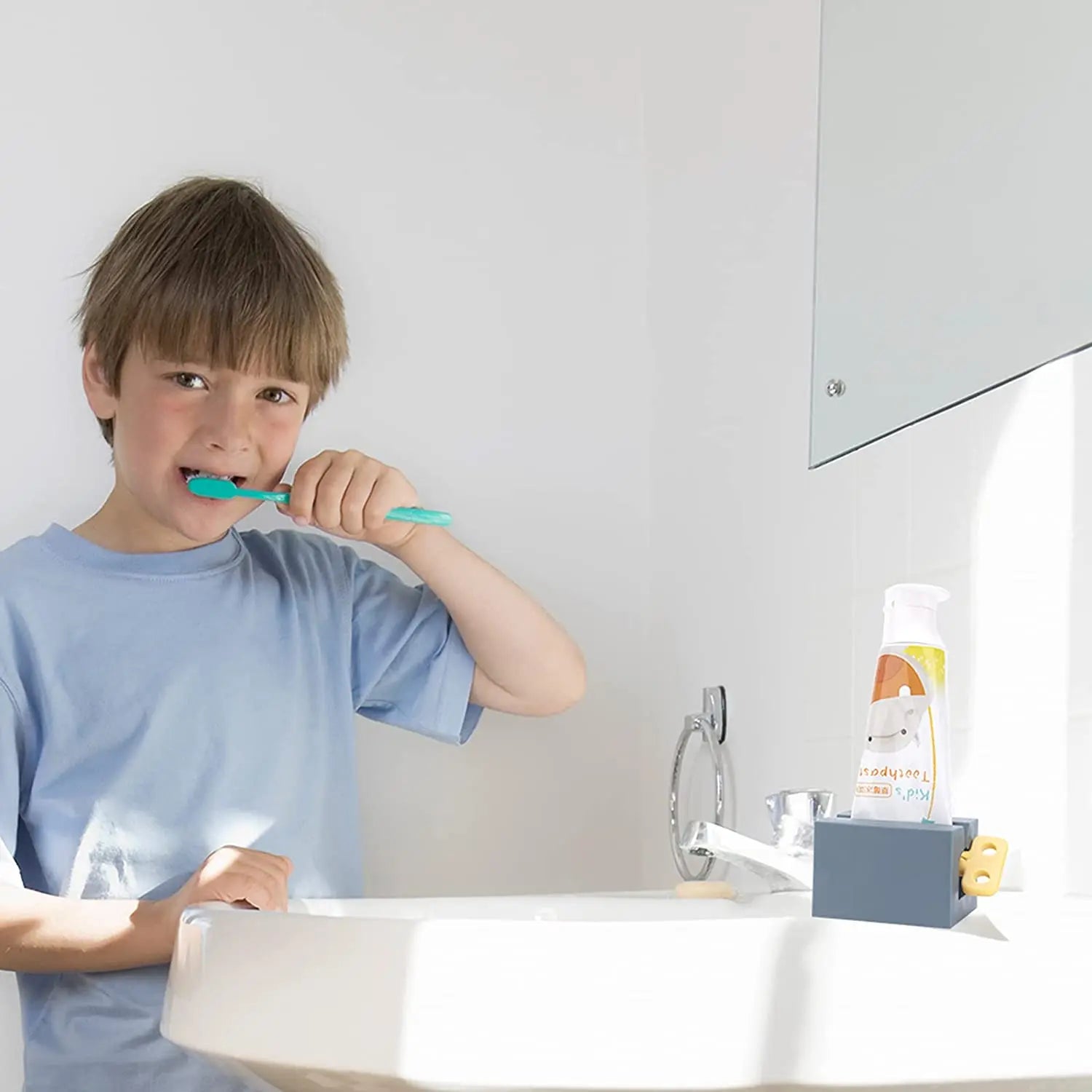 ###Multi-purpose Toothpaste Squeezer - Convenient for Every Home