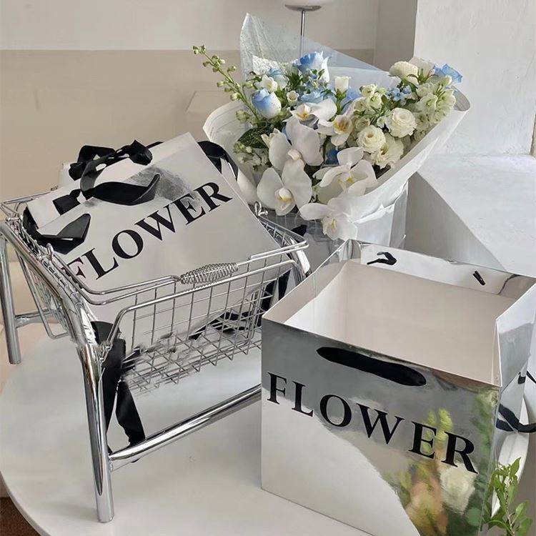 Túi Mua Sắm Giấy Bao Bì Bán Lẻ Đựng Bó Hoa Hồng Quà Tặng Dựng Đứng Chống Thấm Nước Bạc Bóng Nhỏ Sang Trọng Thiết Kế Sỉ