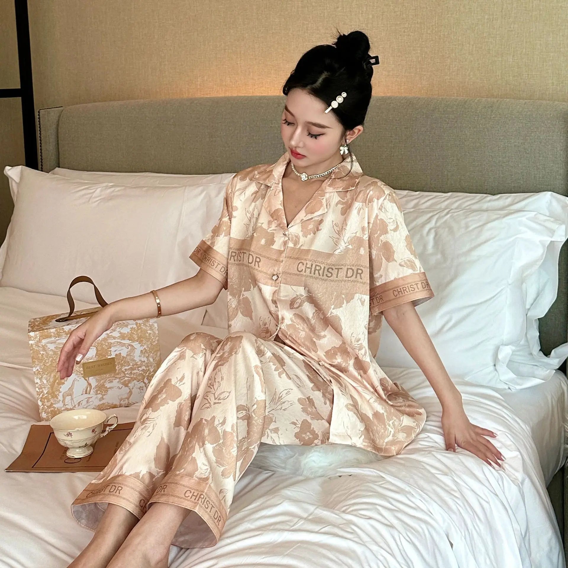 Bộ Đồ Ngủ Nữ Lụa 3 Món Hoa Ngọt Ngào Sang Trọng