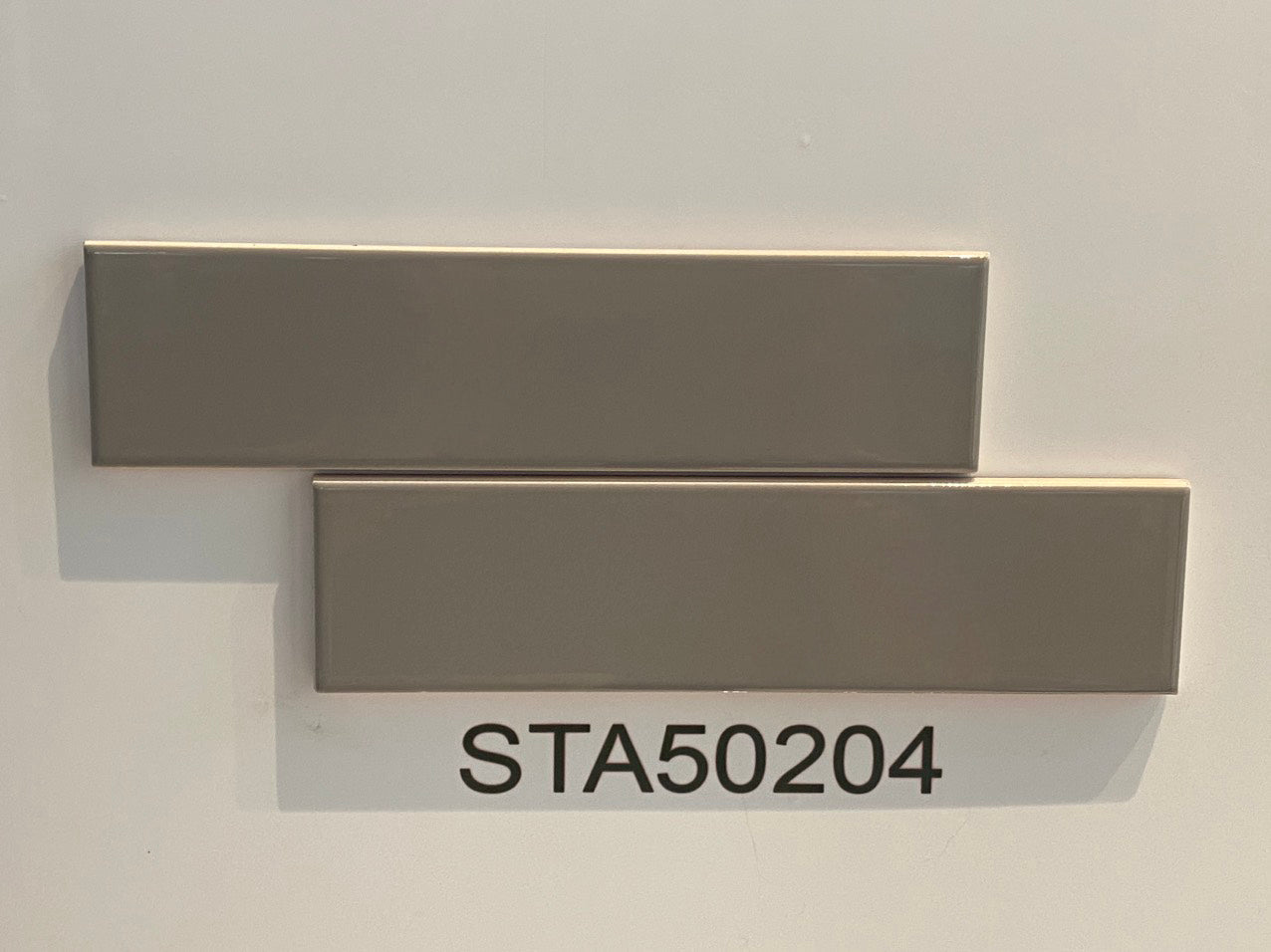 High-quality light brown glossy flat tile 50x200 code PSTA50204