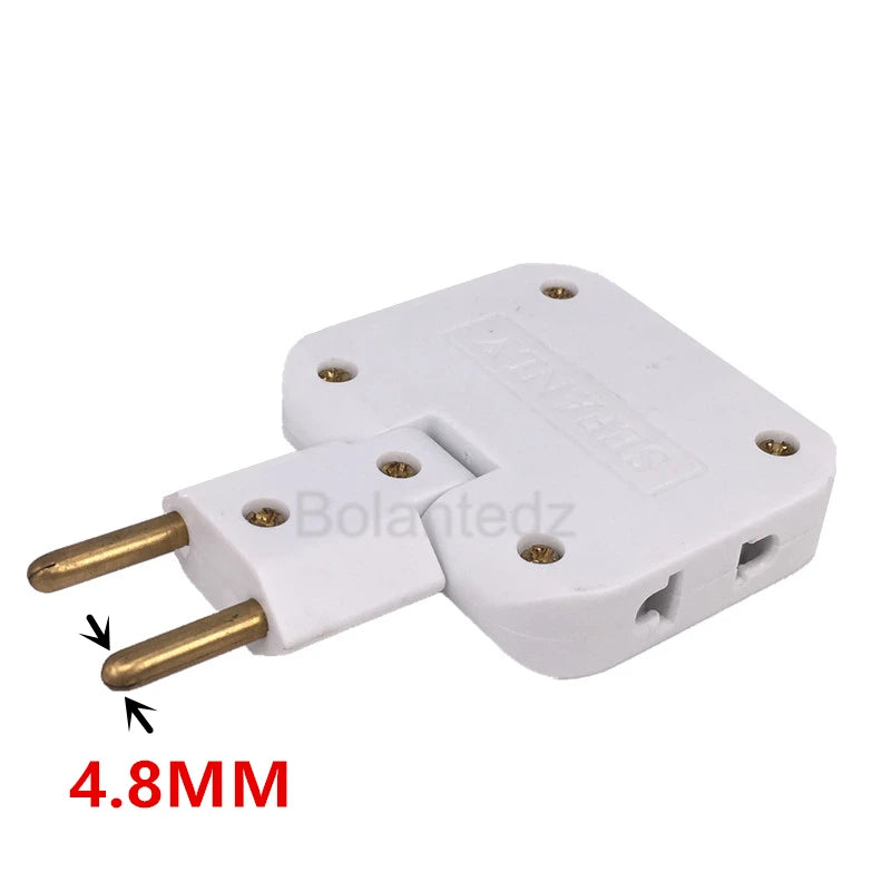 Phích cắm màu trắng với hai chân kim loại màu vàng, kích thước chân 4.8mm in màu đỏ.