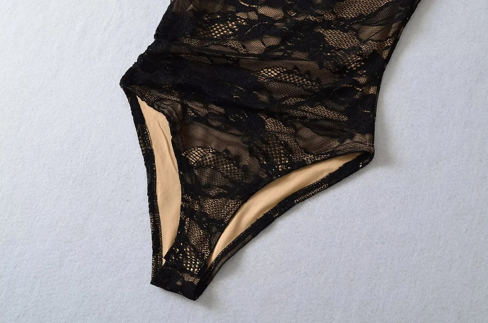 Fall 2025 color-blocked lace bodysuit, high neck, sleeveless, sexy