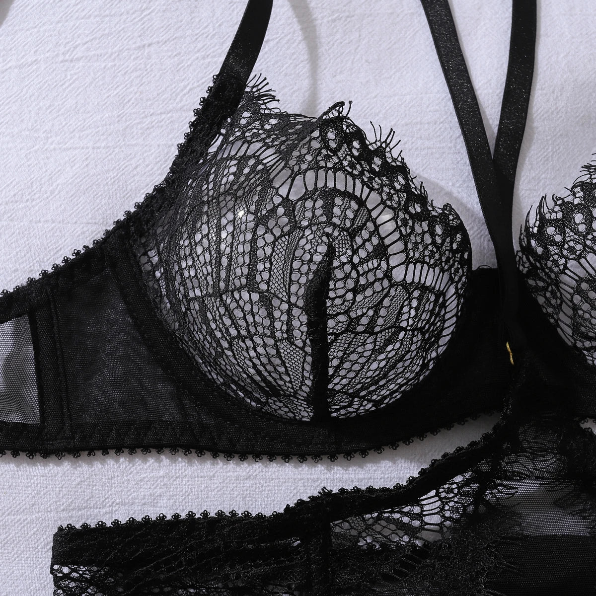 Bộ Ba Mảnh Quyến Rũ - Ren Đen Định Hình Gợi Cảm